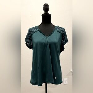 Adrienne Vittadini Women’s Short Contrast Lace Sleeve With Lace Trim.